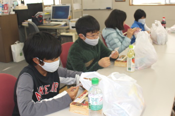 パソコン教室ドルフィン2021クリスマス会風景02