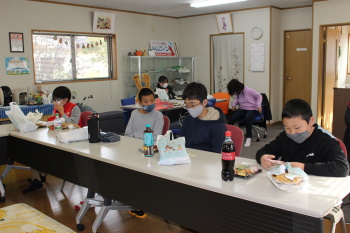 パソコン教室ドルフィン2022クリスマス会風景02