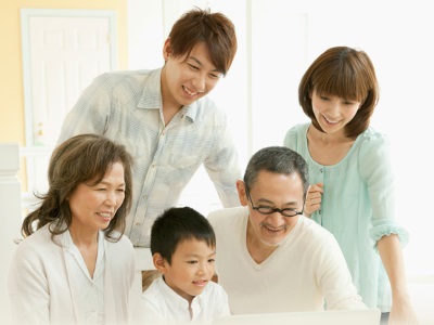 家族みんな一緒イメージ