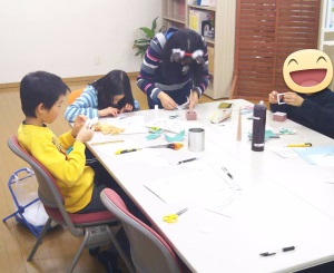 ツリー製作作業中の画像