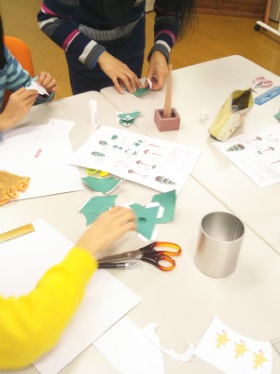 ツリー製作作業中の画像